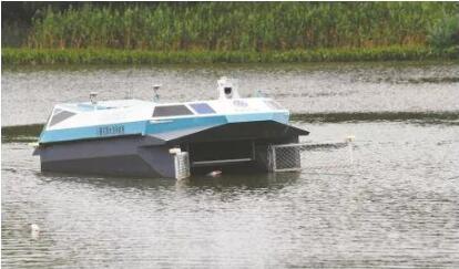 合肥市蜀峰湾公园试用无人保洁船